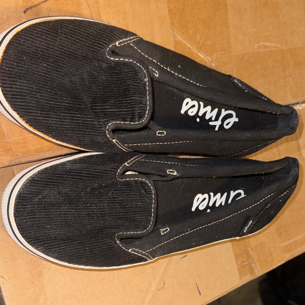 Etnies Black and White Men's Slip-On Loafers